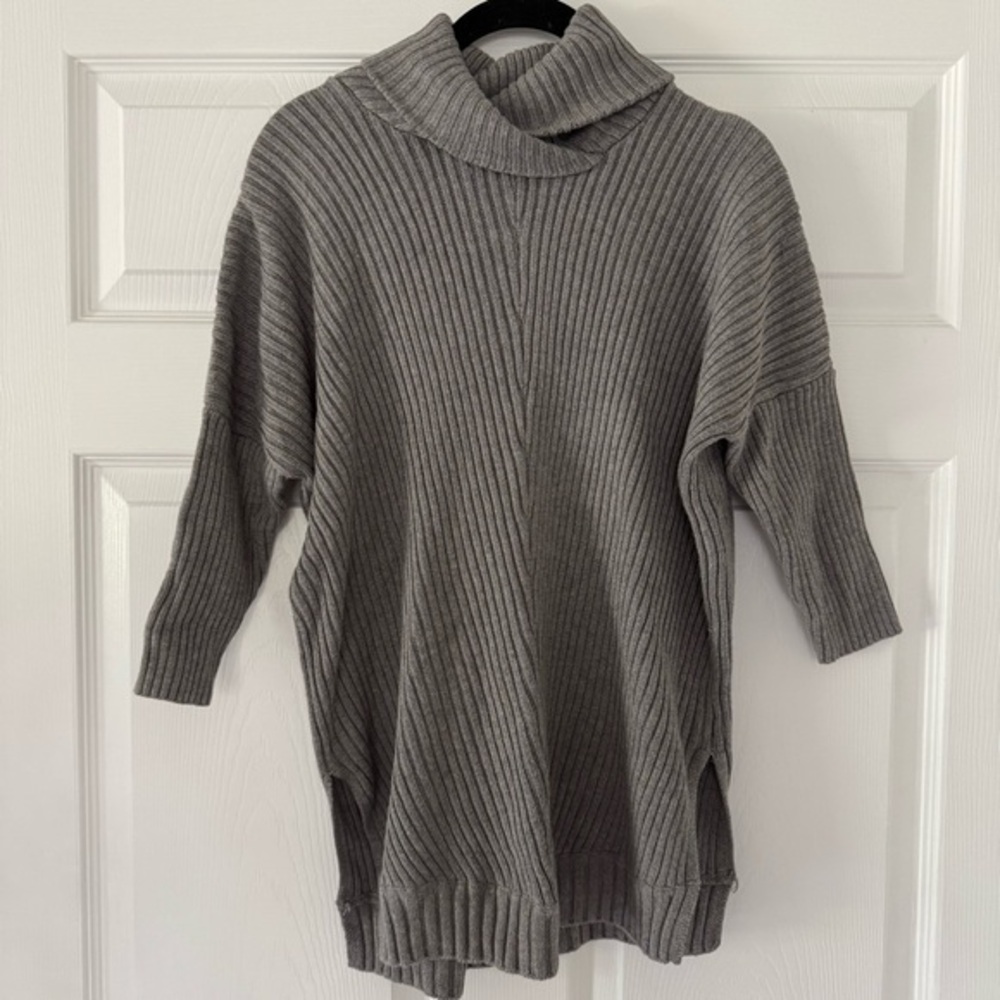 The limited gray turtleneck ribbed 3/4 sleeve sweater NWT